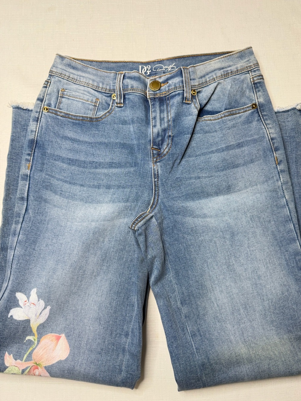 Women’s DG2 by Diane Gilman denim blue jeans floral print size 8 P